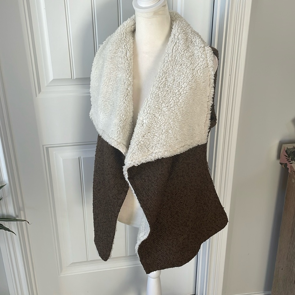 Altar’d State tweed + Sherpa vest (small) w/ pockets